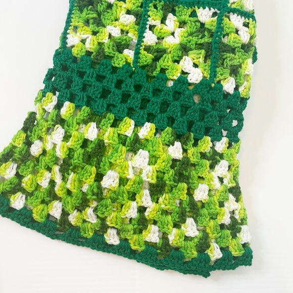 Hand knit throw blanket in various green shades - Picture 3 of 9